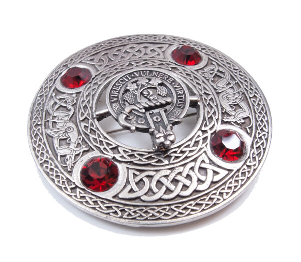 OLYMPUS DIGITAL CAMERA Plaid brooch detail view