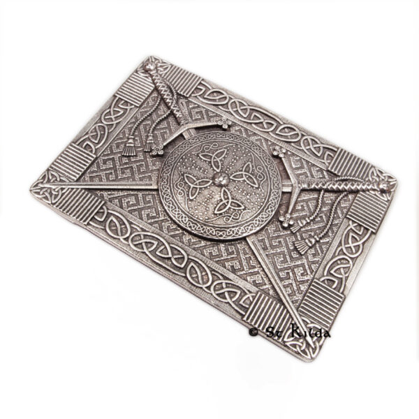 Claymore and Targe belt buckle side view