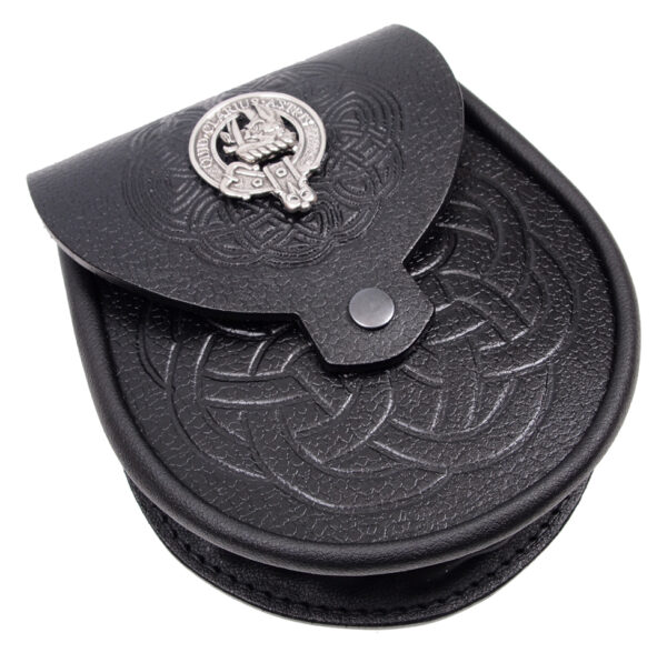 Clan crest day sporran in black leather Clan crest day sporran in black leather, example crest configuration