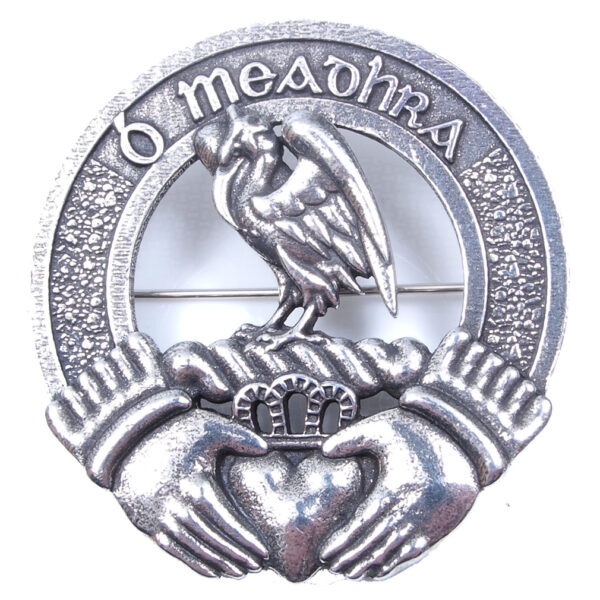 Irish family crest cap badge, example O'Mara crest